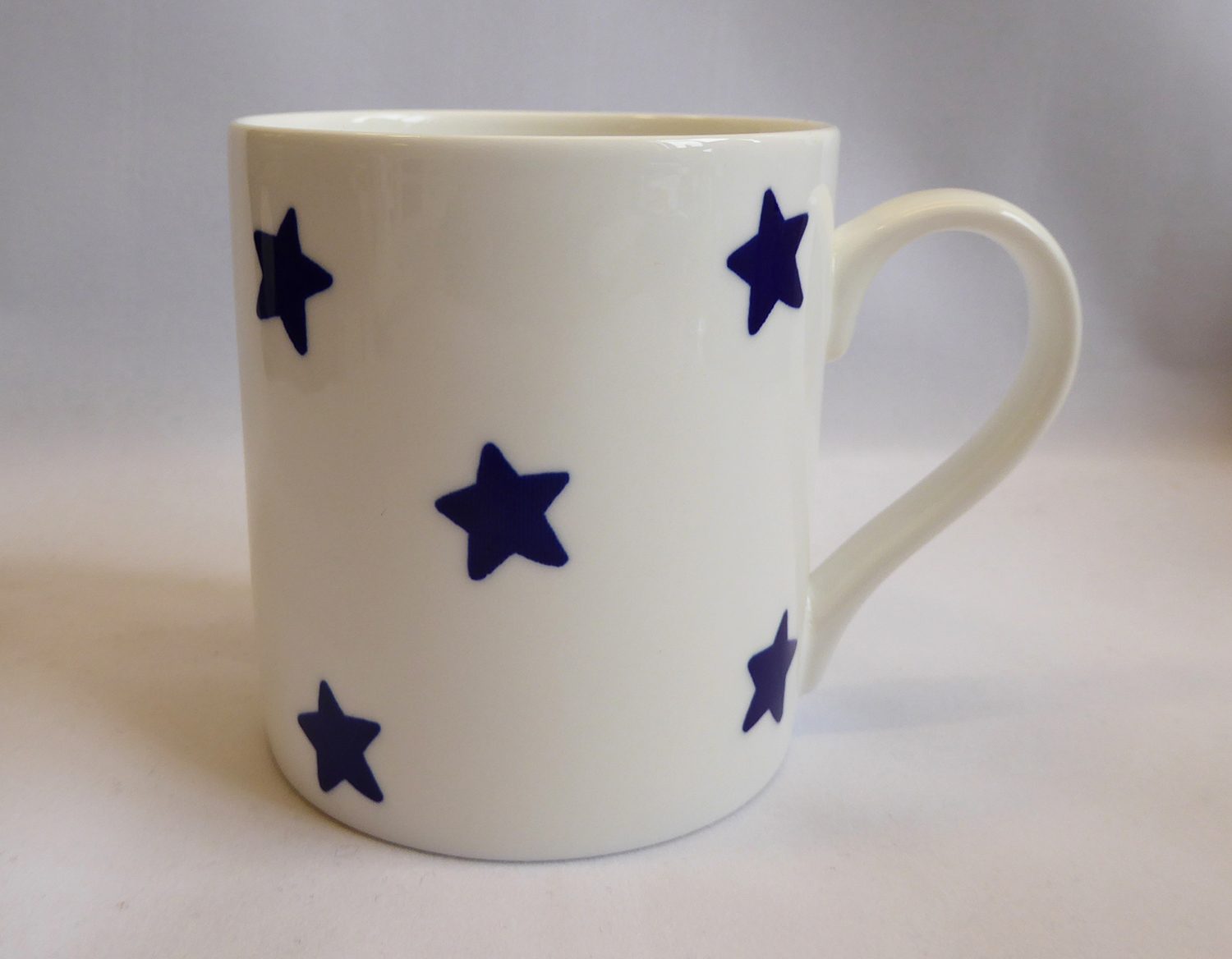 Mug screen printed with cobalt blue stars